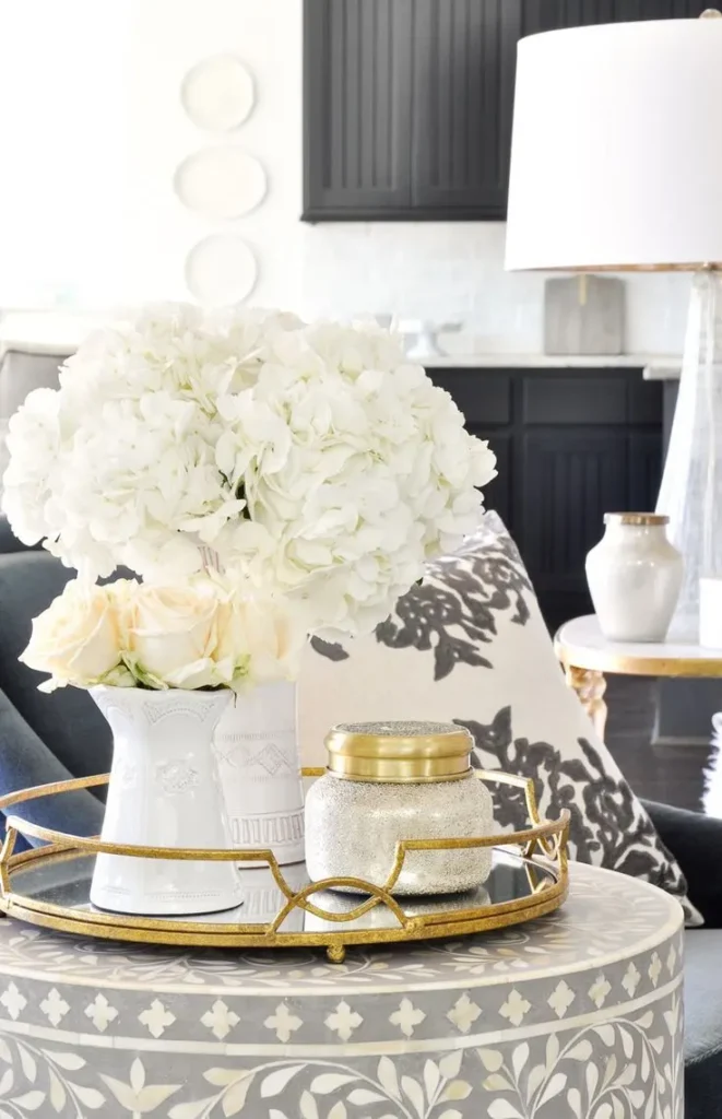 End table decorated with ceramic decorative tray