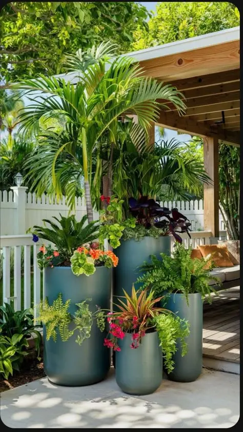 Summer Lounge is decorated with Outdoor Plants